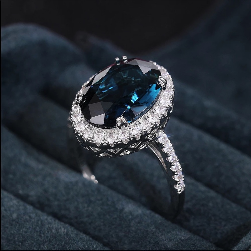 New 925 Silver Big Oval Sapphire Ladies Ring - Picture 4 of 6